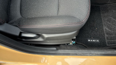 Dacia Spring 27kWh Expression 65 48kW 5dr Auto Electric Hatchback